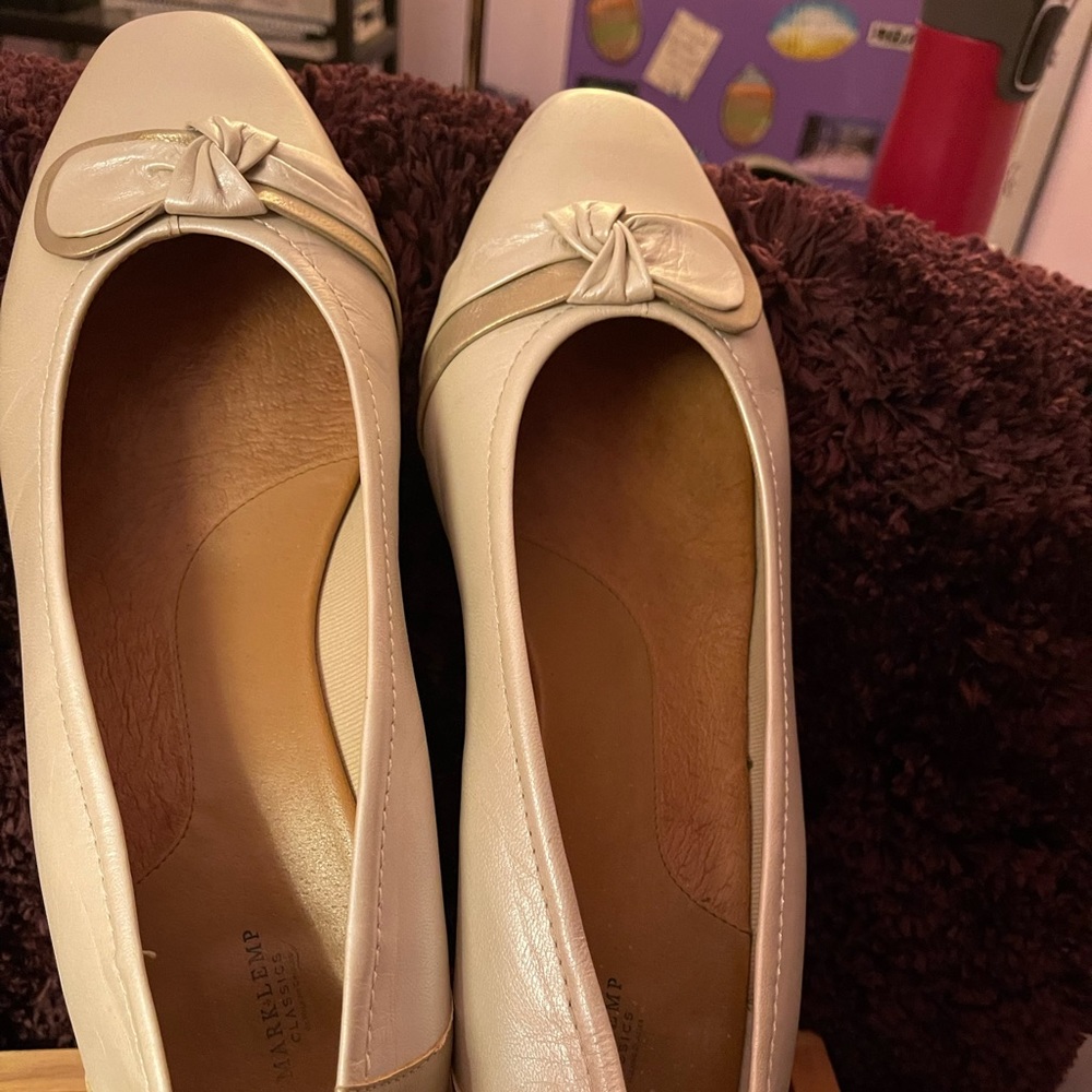 Beautiful Fancy light tan shoes